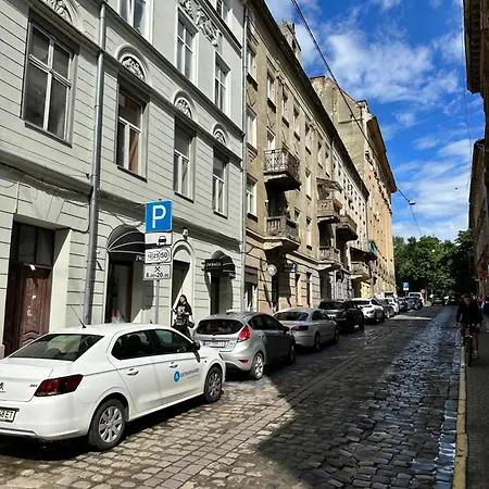 Romantic Apartment - 1Br And Living Room , Old Town ,2 Min To Rynok Square