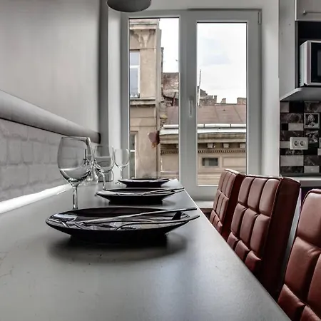 Apartment Romantic Apartment - 1Br And Living Room , Old Town ,2 Min To Rynok Square *