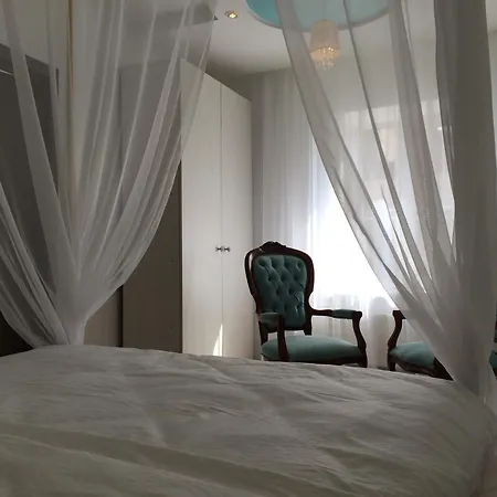 Romantic Apartment - 1Br And Living Room , Old Town ,2 Min To Rynok Square Apartmán