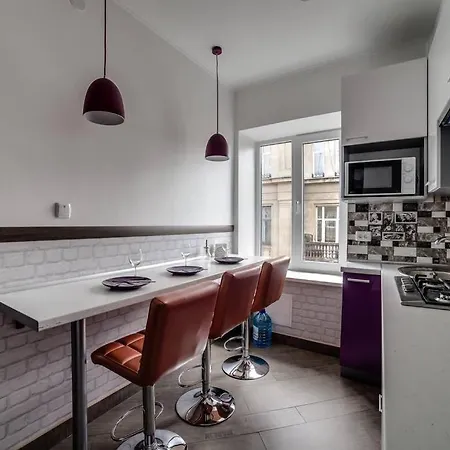 Romantic Apartment - 1Br And Living Room , Old Town ,2 Min To Rynok Square Apartment *