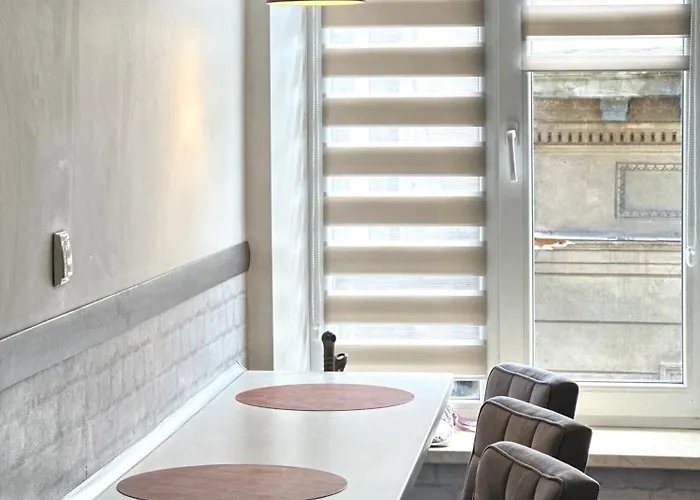 Romantic Apartment - 1Br And Living Room , Old Town ,2 Min To Rynok Square *