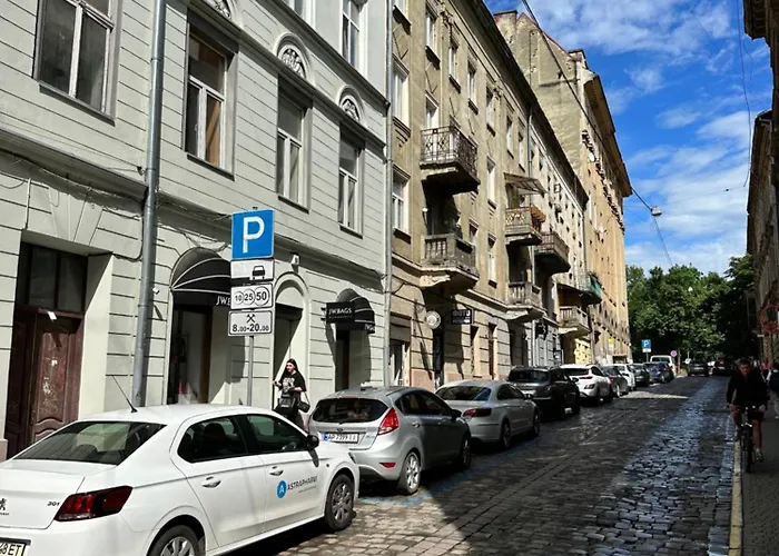 Romantic Apartment - 1Br And Living Room , Old Town ,2 Min To Rynok Square